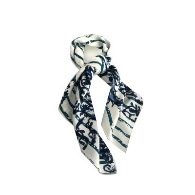Len�o Listrado Abstrato Azul E Branco De Viscose (5185)