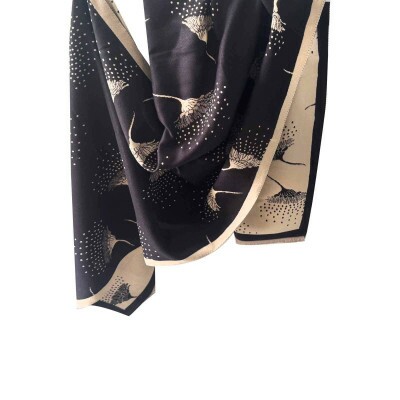 Pashmina Lirios Preta e Creme 9145