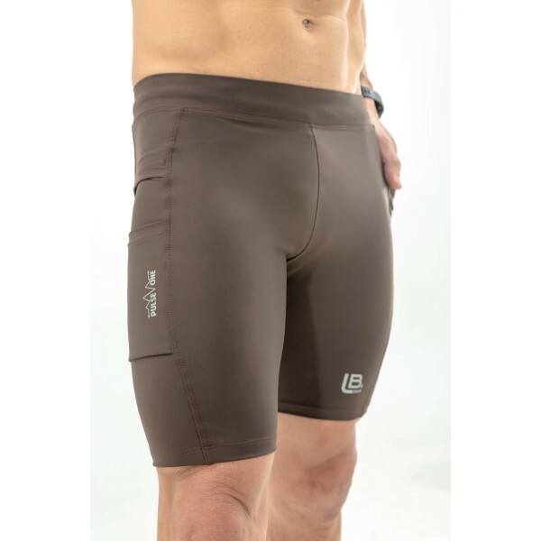 BERMUDA DE CORRIDA MASCULINA PULSE ONE MARROM -3 BOLSOS 750ML O MAIOR DA CATEGORIA