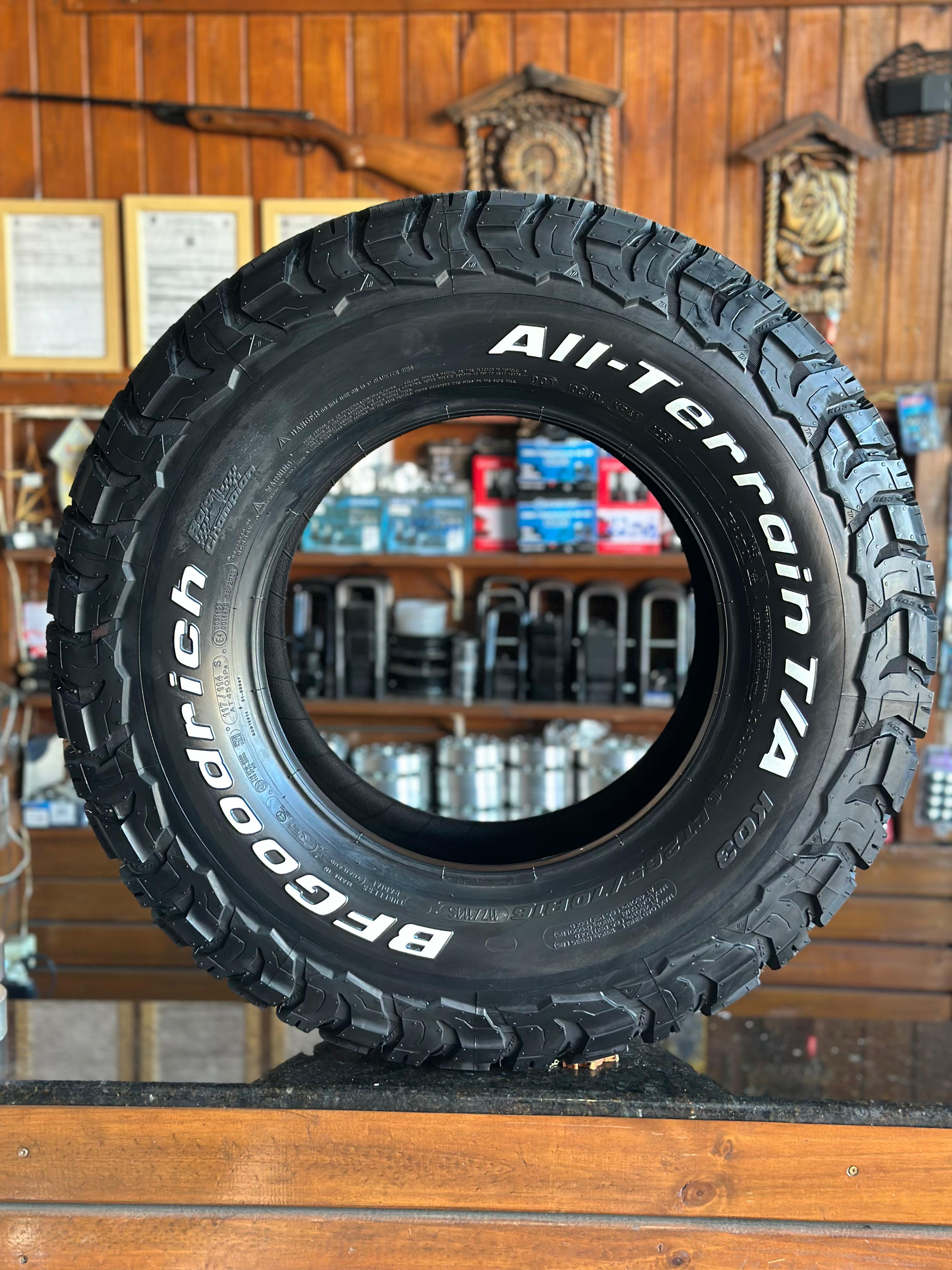 265/65r17 BFGoodrich オールテレーン　年式新しい！ PNEU 265/65 R17 BF GOODRICH ALL TERRAIN KO3 A/T - Nenem Pneus