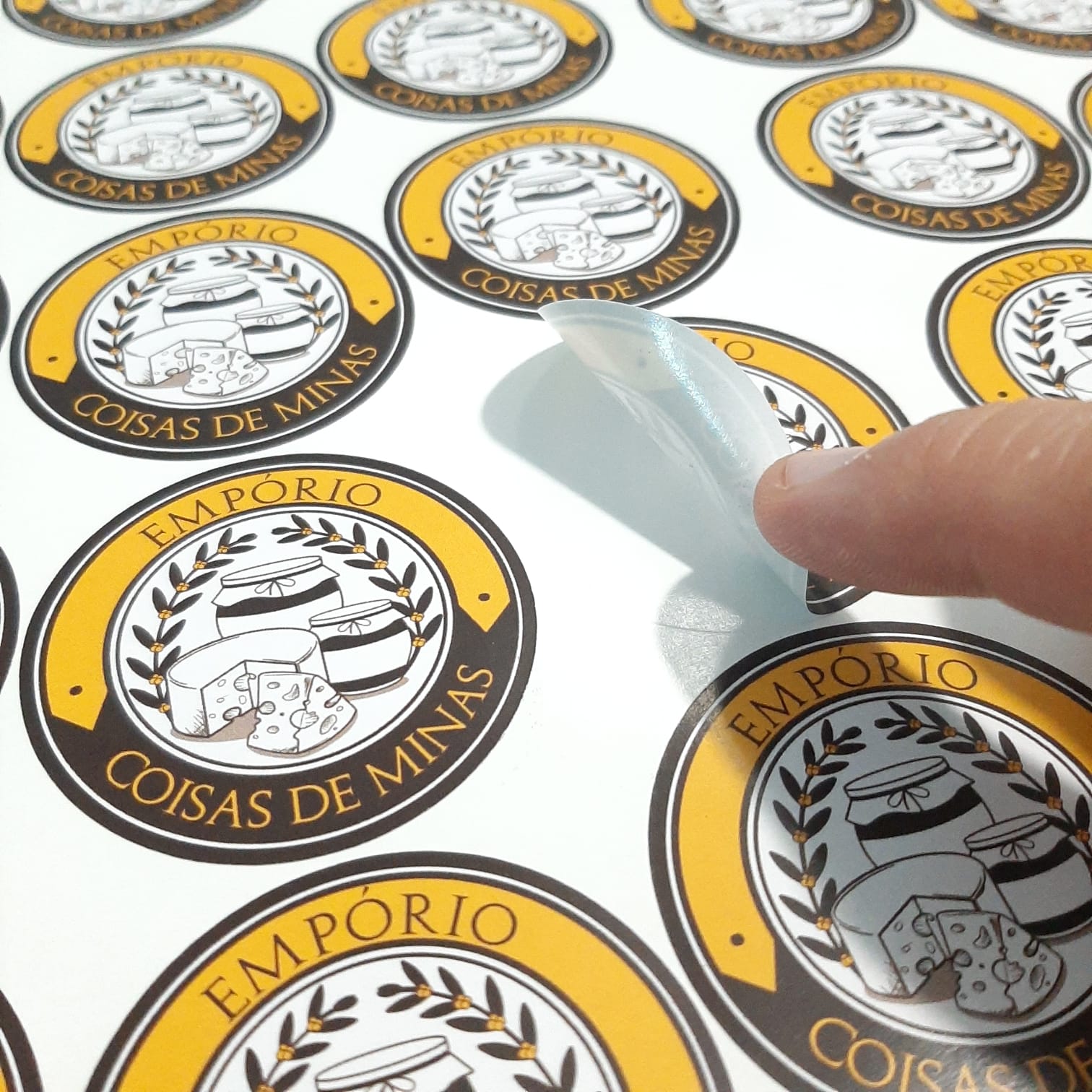 Etiquetas Personalizadas Adesivas Papel Couch Brilho Diversos Formatos 7x7 cm - 4000 unidades