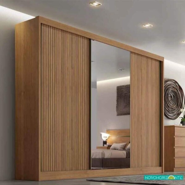 Roupeiro Sollo Plus Ripado 3D Cumaru 3 Pts 6 Gav. C/1Espelho 100% MDF Larg. 2.73m Novo Horizonte